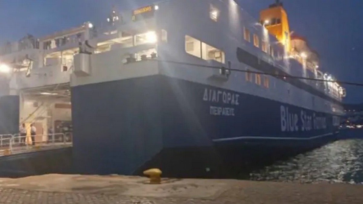 Καβάλα: Πλοίο με 923 επιβάτες χτύπησε στον λιμενοβραχίονα – Επέστρεψε στο λιμάνι