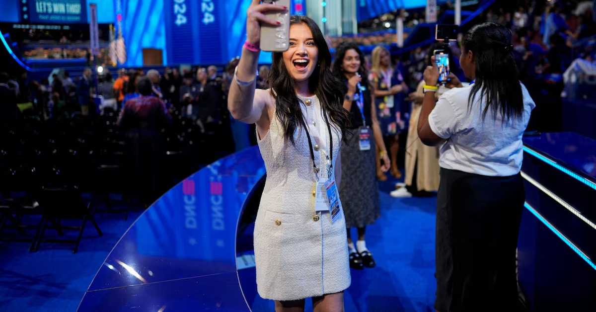 ΗΠΑ: Συνέδριο των Δημοκρατικών ή συγκέντρωση influencer; – 200 διάσημες προσωπικότητες των social media προμοτάρουν Κάμαλα Χάρις