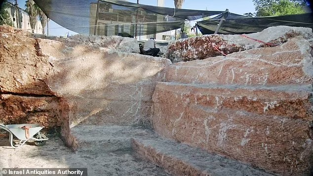 Θεωρείται ότι, στο λατομείο κατασκευάστηκαν μνημειώδη έργα, μεταξύ των οποίων, δημόσια κτίρια, ανάκτορα και οχυρωματικά έργα. Φωτογραφία: ΙΑΑ