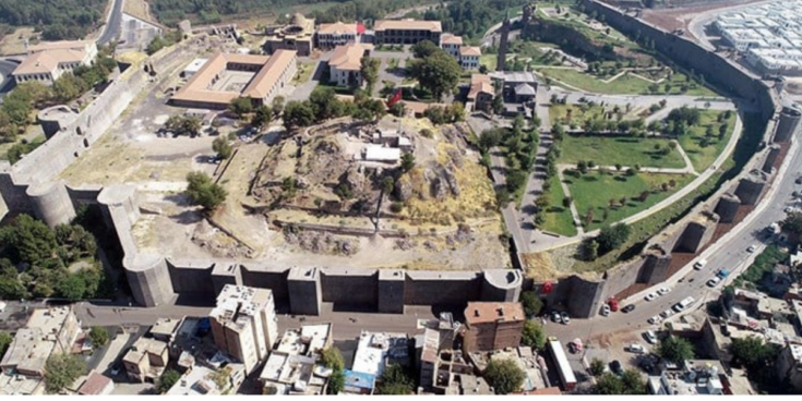 Έχει επαληθευτεί το γεγονός ότι το ύψωμα της Άμιδας, η οποία υπήρξε το κέντρο πολλών πολιτισμών για 9.000 χρόνια αδιάλειπτα, έχει καεί τρεις φορές. Φωτογραφία: Anatolian Archaeology