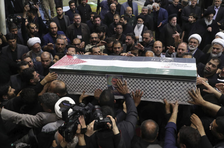 Μέση Ανατολή: «Η Τεχεράνη δεν επιδιώκει περιφερειακή κλιμάκωση, αλλά πρέπει να τιμωρήσει το Ισραήλ» λέει το ιρανικό ΥΠΕΞ