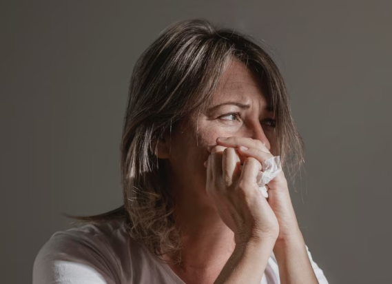 Έδιωξα τον άνδρα μου απ’ το σπίτι επειδή ο φίλος του με είπε «αηδιαστική χοντρόκοτα» και εκείνος δεν με υπερασπίστηκε- έχουμε έναν γιο αλλά η απόφασή μου είναι οριστική