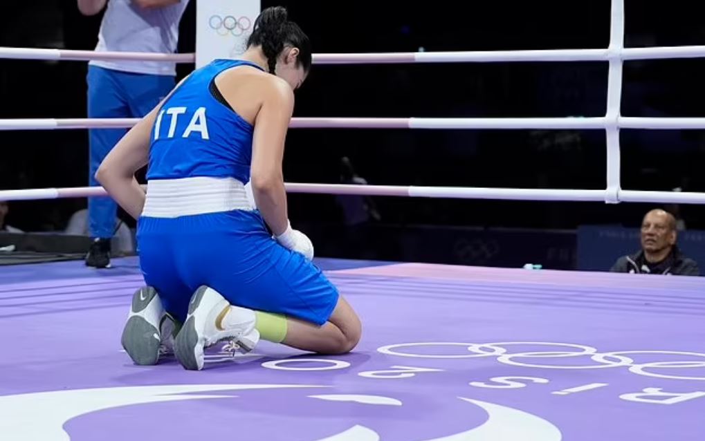 Άντζελα Καρίνι: «Συγγνώμη από την Χέλιφ, που δεν την χαιρέτησα – Είναι μια γυναίκα που ήρθε εδώ να αγωνιστεί, όπως κι εγώ»