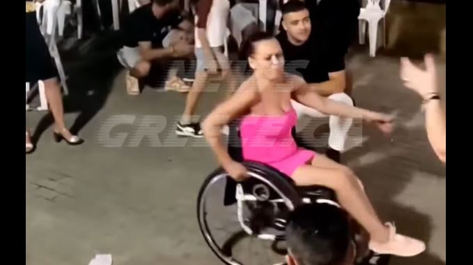 ΓΥΝΑΙΚΑ ΑΜΑΞΙΔΙΟ