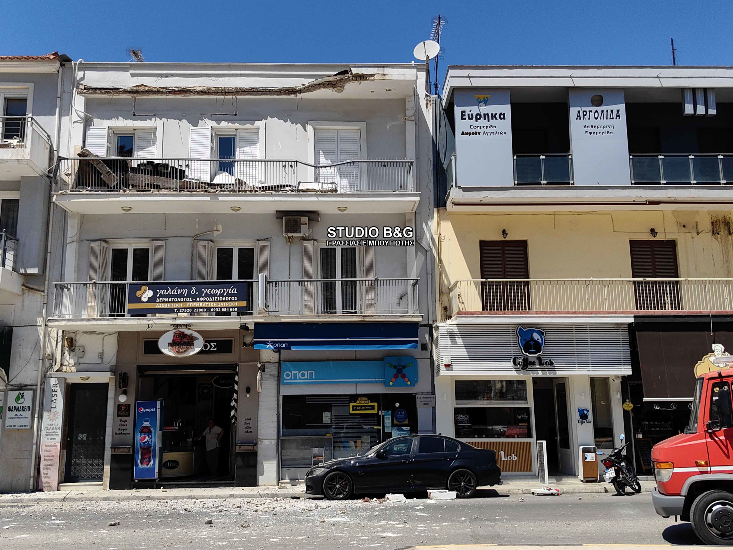 Κατέρρευσε μπαλκόνι στο Ναύπλιο