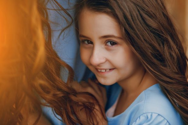 Τα έχει βάλει με την πεθερά της επειδή έκοψε τα μαλλιά της κόρης της πίσω από την πλάτη της – «μου στέρησε μια μοναδική στιγμή με την κόρη μου»