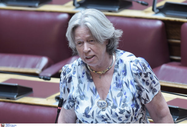 Αθηνά Λινού