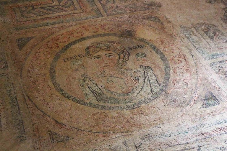 Ανακαλύφθηκε το μήνυμα στο κέντρο του μωσαϊκού.