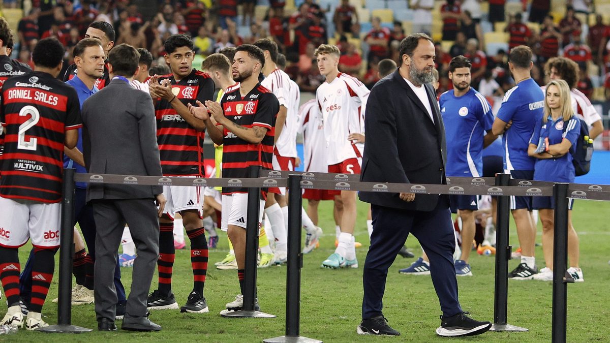 Βαγγέλης Μαρινάκης στους νέους του Ολυμπιακού: «Θα λάβετε το μπόνους της κατάκτηση του τροπαίου διότι σας θεωρώ νικητές»»