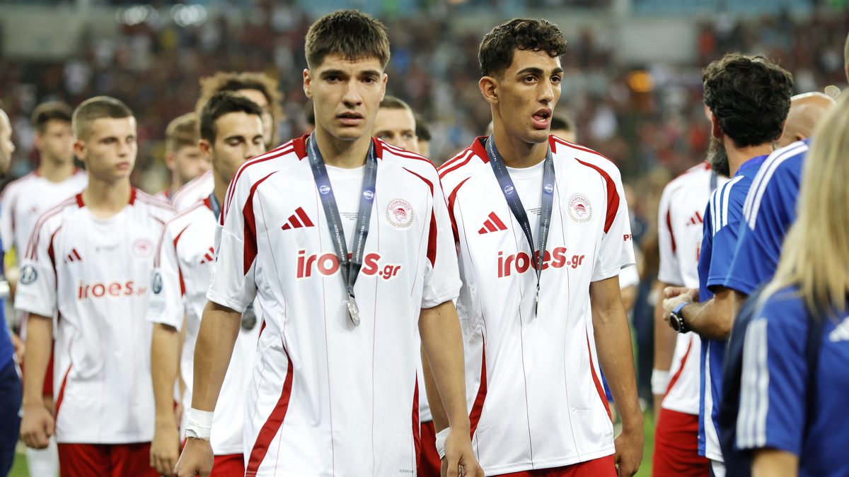 Ολυμπιακός U20: «Σκασμένοι» κατά την απονομή των μεταλλίων οι «ερυθρόλευκοι» – ΒΙΝΤΕΟ