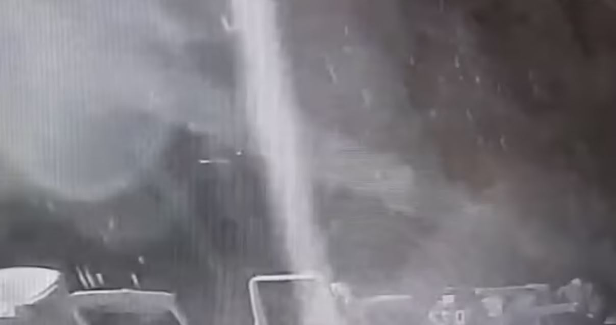 Ναυάγιο στην Σικελία: Η στιγμή που η καταιγίδα τυλίγει το σούπερ γιοτ και το εξαφανίζει σε 60 δευτερόλεπτα – ΒΙΝΤΕΟ