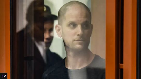 Η μεγαλύτερη ανταλλαγή κρατουμένων από τον Ψυχρό Πόλεμο μεταξύ Δύσης και Ρωσίας – Ανάμεσά τους και ο «δολοφόνος του Tiergarten»