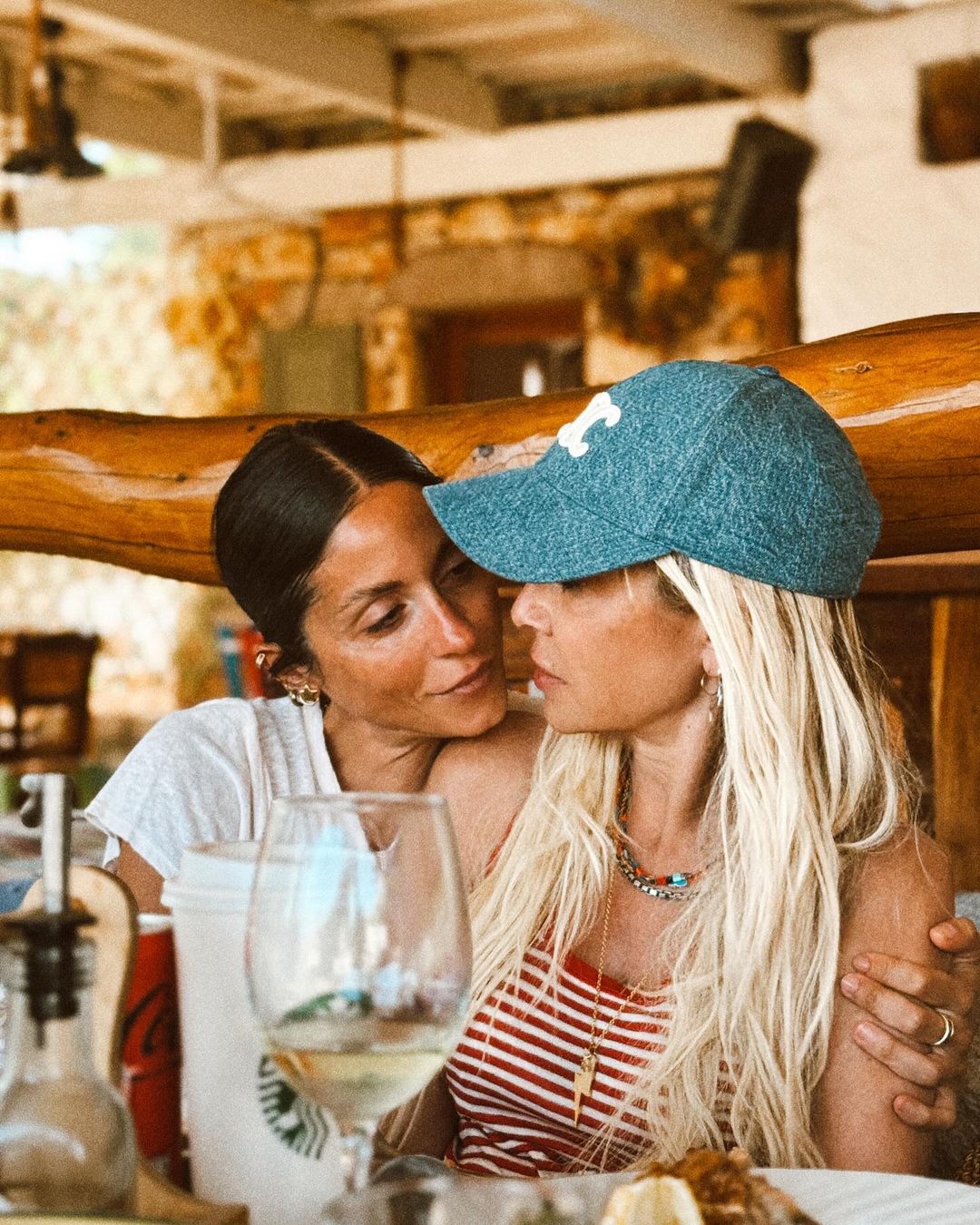 Άννα Βίσση Σοφία Καρβέλα