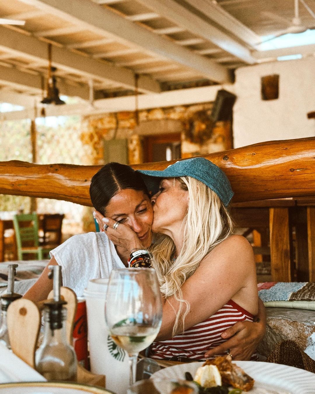 Άννα Βίσση Σοφία Καρβέλα