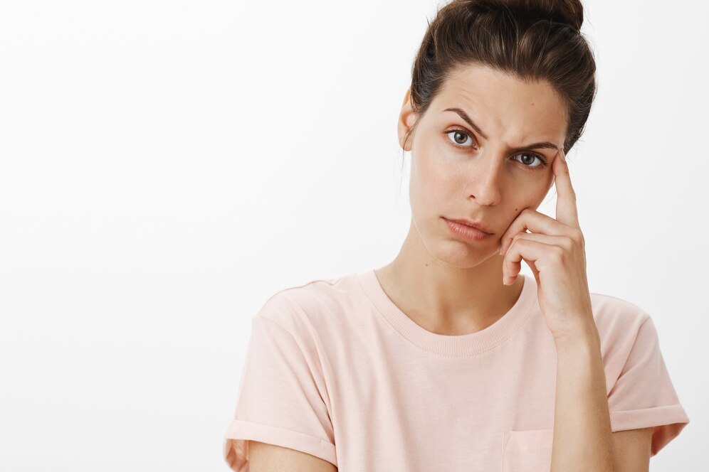 Οι γονείς της έχουν την απαίτηση να τους πληρώνει ενοίκιο – «αλλά δίνουν 1.800 ευρώ τον μήνα στον αδελφό της για να ζει άνετα»