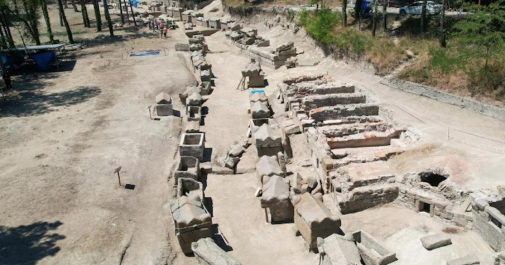 O χώρος της ρωμαϊκής νεκρόπολης στην αρχαία πόλη της Τίου, στην Μαύρη Θάλασσα. Φωτογραφία: Πρακτορείο ειδήσεων Anadolu