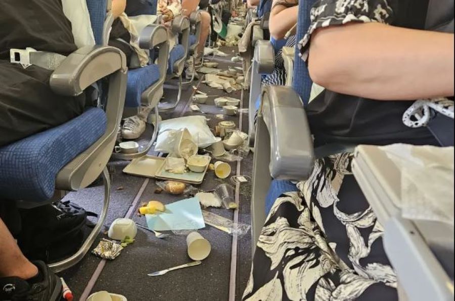 Τρόμος στον αέρα: 14 τραυματίες από αναταράξεις σε πτήση – «Εκτινάχθηκε και χτύπησε στην οροφή»