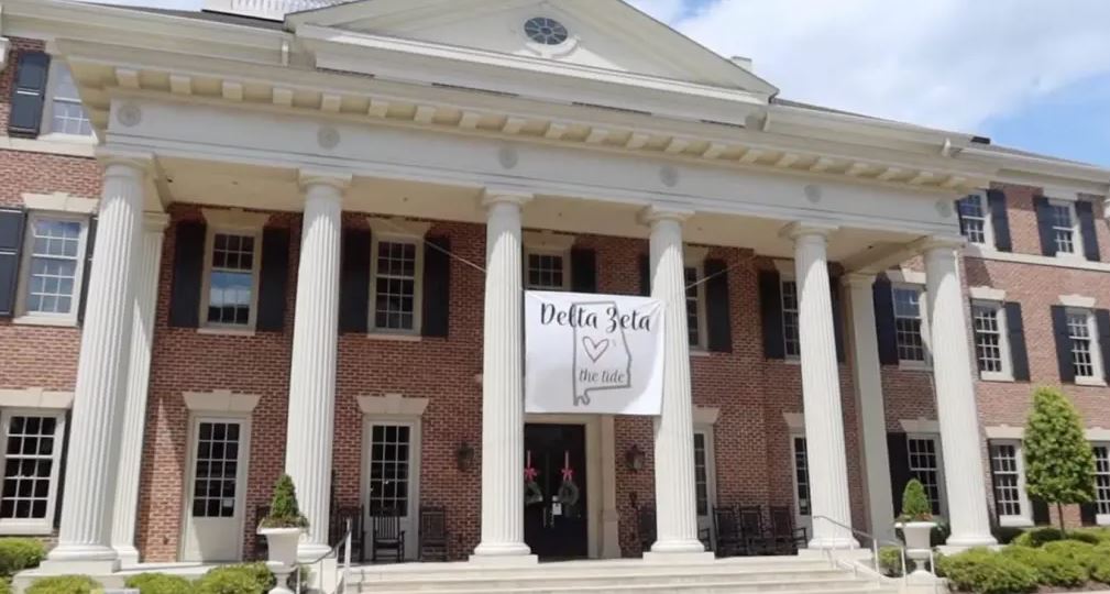 ΑΔΕΛΦΟΤΗΤΑ