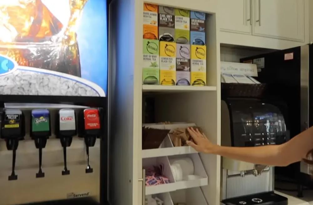 ΑΔΕΛΦΟΤΗΤΑ