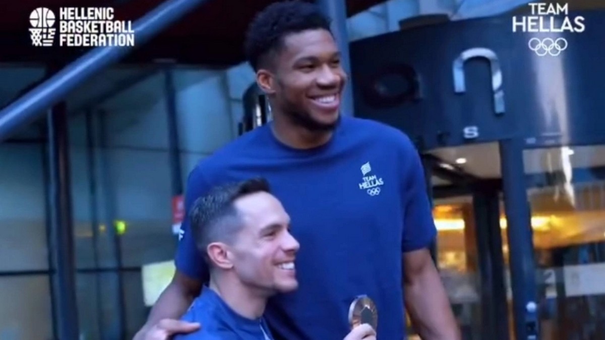 Ολυμπιακοί Αγώνες 2024: Επισκέφθηκε το ξενοδοχείο της Εθνικής Μπάσκετ ο Λευτέρης Πετρούνιας – ΒΙΝΤΕΟ