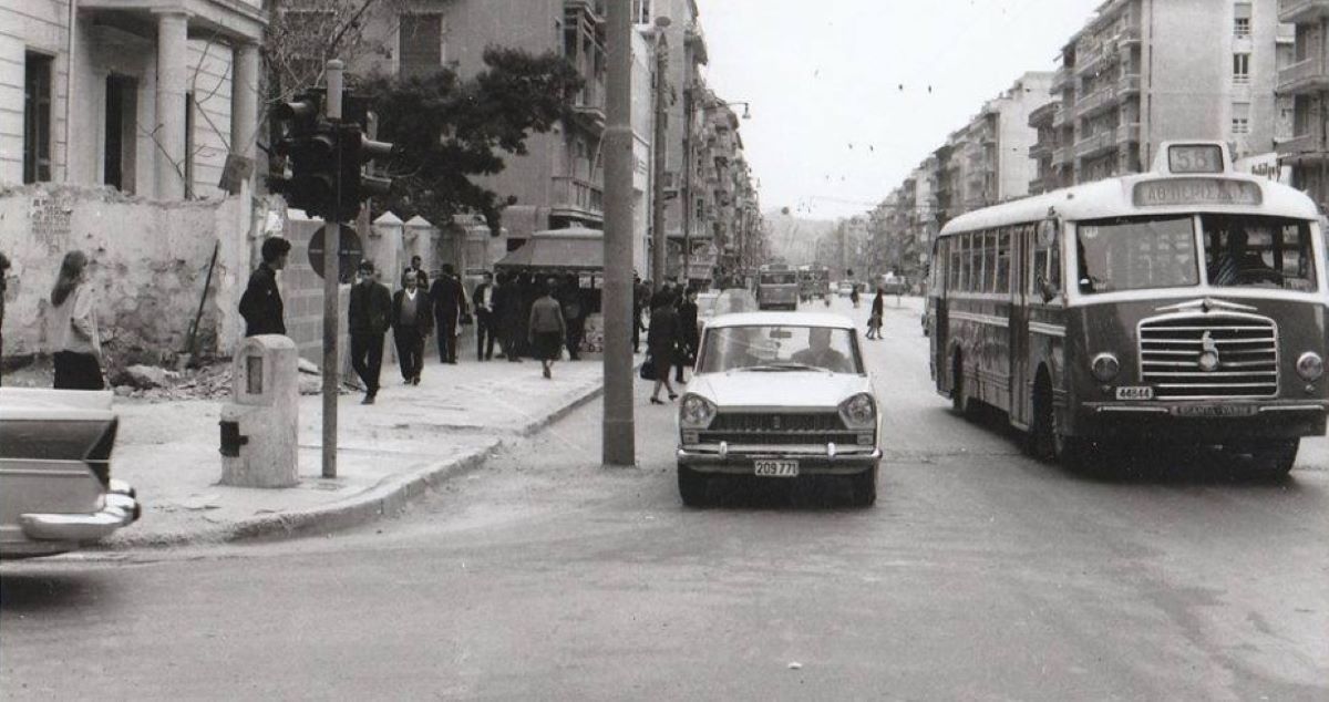 Κουίζ για την παλιά Αθήνα: Αναγνωρίζετε την οδό; Είναι από τις πιο γνωστές