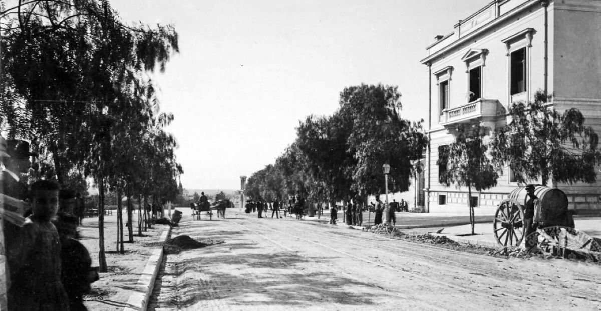 Κουίζ για την παλιά Αθήνα: Αναγνωρίζετε την οδό; Είναι από τις πιο γνωστές