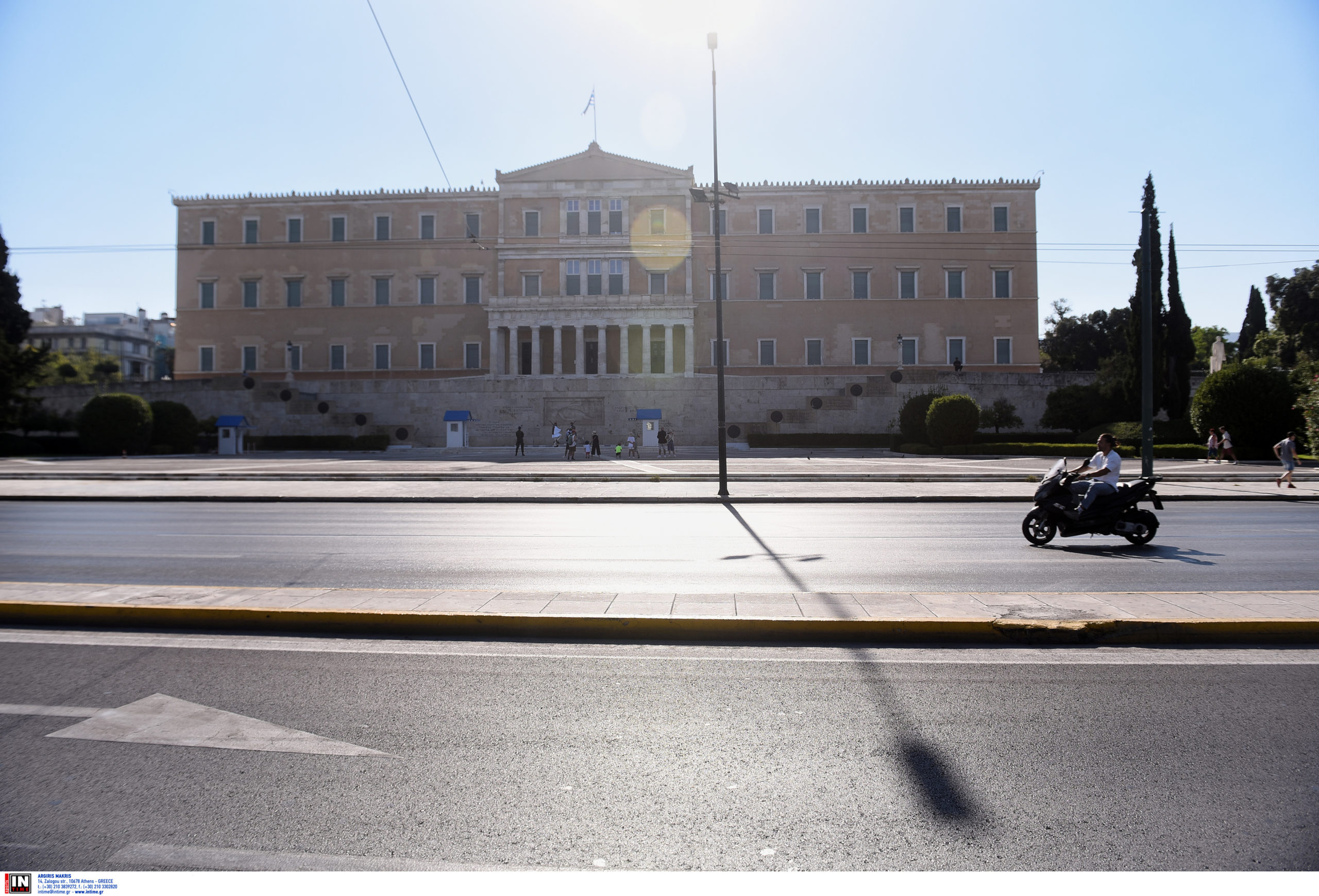 Άδεια πόλη η Αθήνα τον Δεκαπενταύγουστο – Δείτε εικόνες