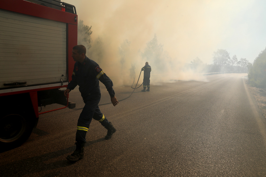 Φωτιά στη Βορειοανατολική Αττική: Ήχησε ξανά το 112 στον Διόνυσο – Απομακρυνθείτε προς Κηφισιά