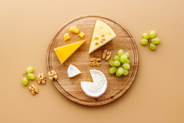 Πόσο τυρί μπορείτε να τρώτε καθημερινά – Να προτιμάτε με πλήρη ή χαμηλά λιπαρά;