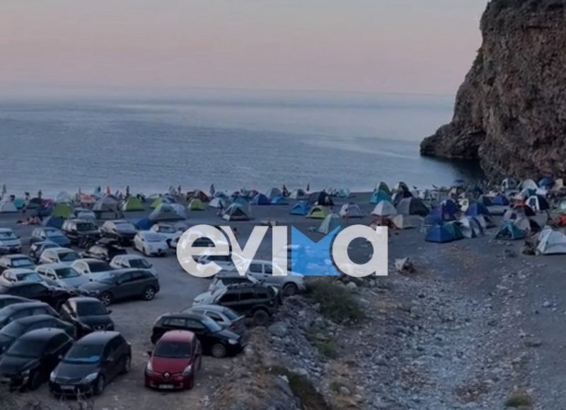 Εύβοια: Ακόμη μία παραλία «βούλιαξε» από δεκάδες σκηνές, μετά τα Θαψά – ΒΙΝΤΕΟ