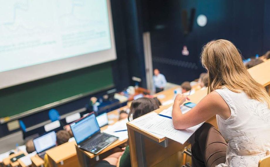 Φοίτηση και αμοιβές έως και 1.008 ευρώ τον μήνα για νέους έως 29 ετών – Ποιοι μπορούν να διεκδικήσουν την είσοδό τους στις ΕΠΑΣ της ΔΥΠΑ