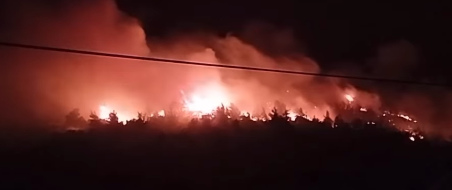 Φωτιά στην Αττική: Πύρινος «εφιάλτης» στη Νέα Μάκρη – Οι φλόγες πάνω από το Κέντρο Υγείας – ΒΙΝΤΕΟ