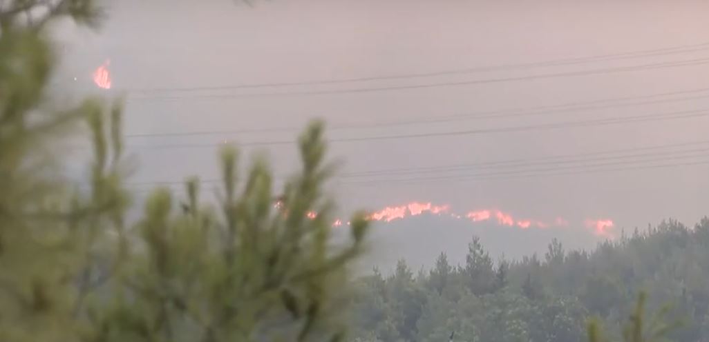 Φωτιά στη Βορειοανατολική Αττική: Οι κυκλοφοριακές ρυθμίσεις σε Βαρνάβα, Σταμάτα, Δροσιά, Διόνυσο και Πεντέλη