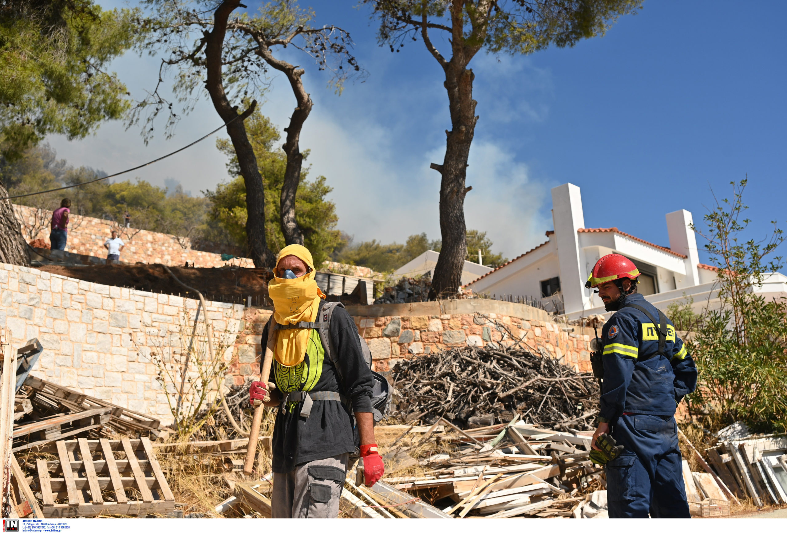 Φωτιά στην Αττική – Βαθρακογιάννης: 40 αναζωπυρώσεις από το πρωί σήμερα – Μετατοπίστηκαν οι γραμμές άμυνας σε Γραμματικό, Μαραθώνα, Πεντέλη
