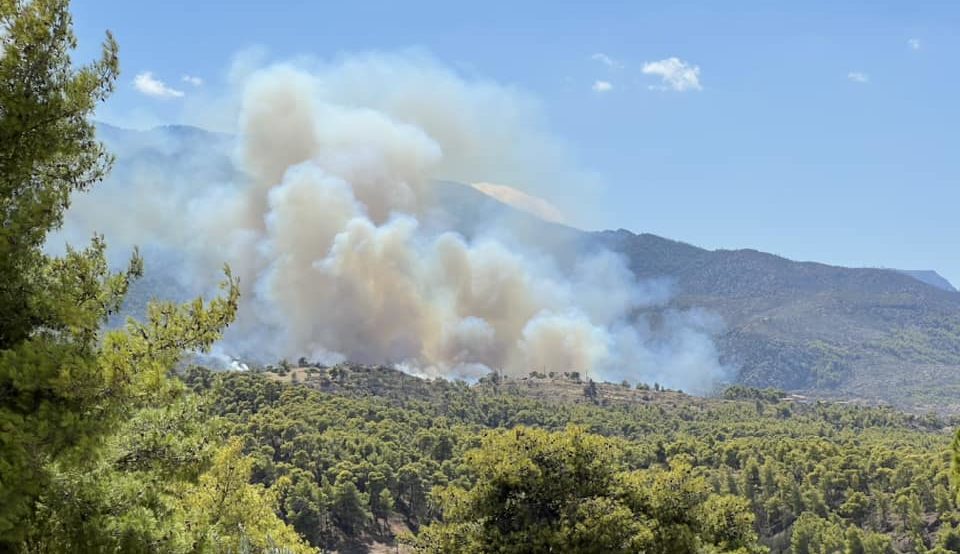 Φωτιά στα Μέγαρα – Μήνυμα από το 112, εκκενώνεται το Νέο Μάζι – ΦΩΤΟ και ΒΙΝΤΕΟ