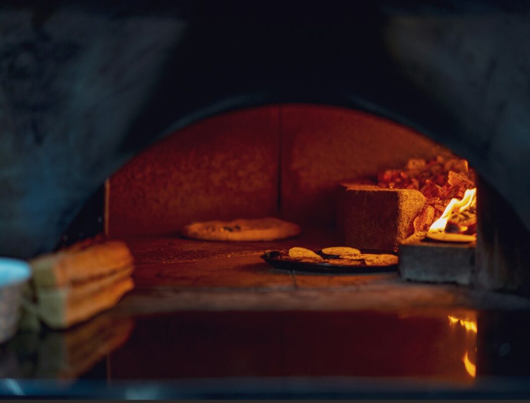 Μάθε πώς βγήκε η φράση «κάποιος φούρνος θα γκρεμίστηκε»