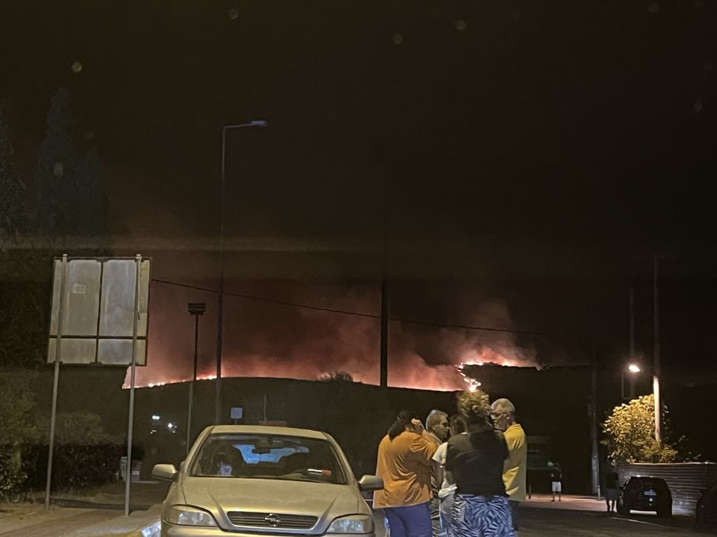 Φωτιά στη Βορειοανατολική Αττική – Εκκενώνεται και ο Διόνυσος