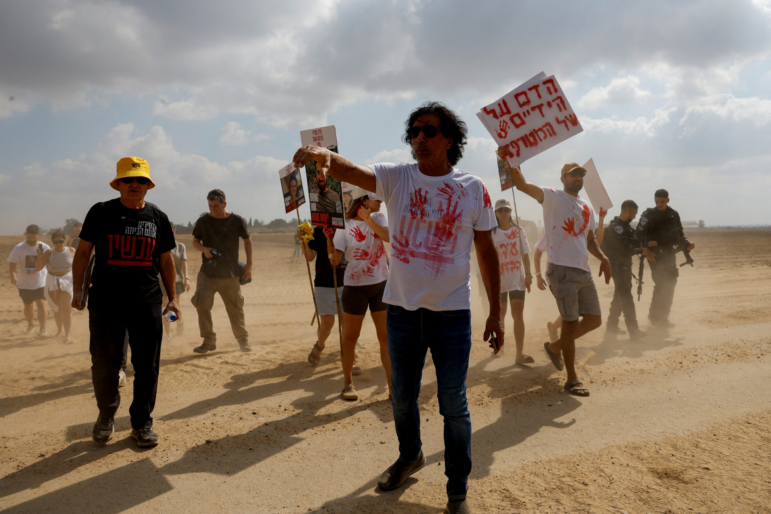 Ισραήλ: Συγγενείς ομήρων επιχείρησαν να μπουν στην Γάζα για να τους πάρουν πίσω – «Φέρτε τους στην πατρίδα τώρα»