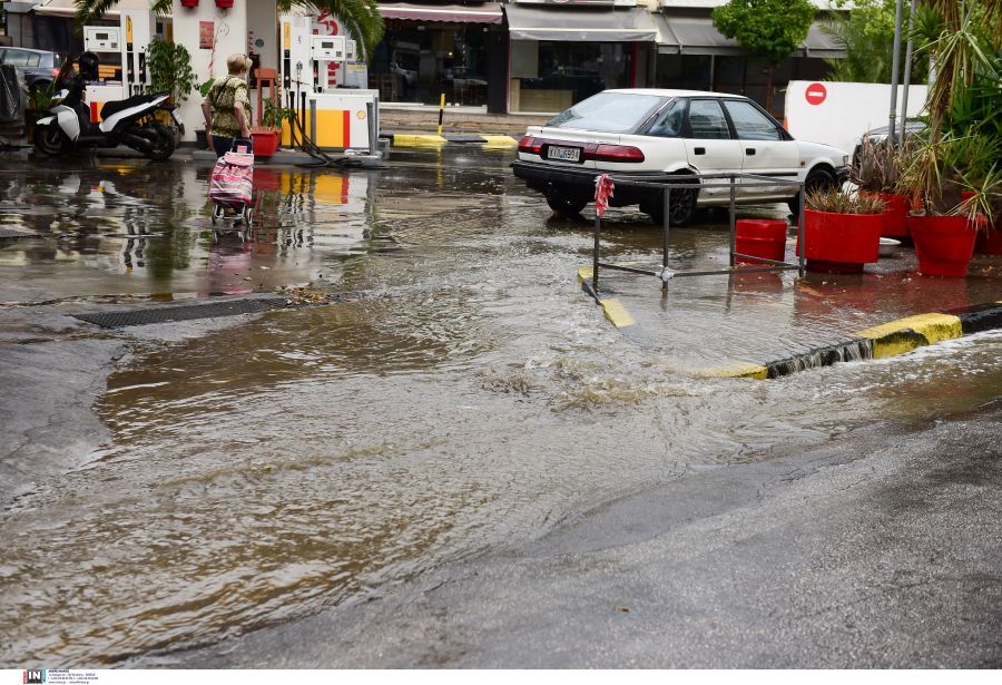 Κακοκαιρία: Ισχυρή καταιγίδα στην Αττική, νέο έκτακτο δελτίο της ΕΜΥ – «Προσοχή σε 11 περιοχές» προειδοποιεί ο Τσατραφύλλιας