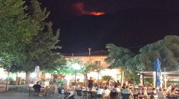 Καβάλα: Καίει για δεύτερη ημέρα η φωτιά στο Παγγαίο – Σηκώθηκαν ξανά εναέρια μέσα – ΒΙΝΤΕΟ