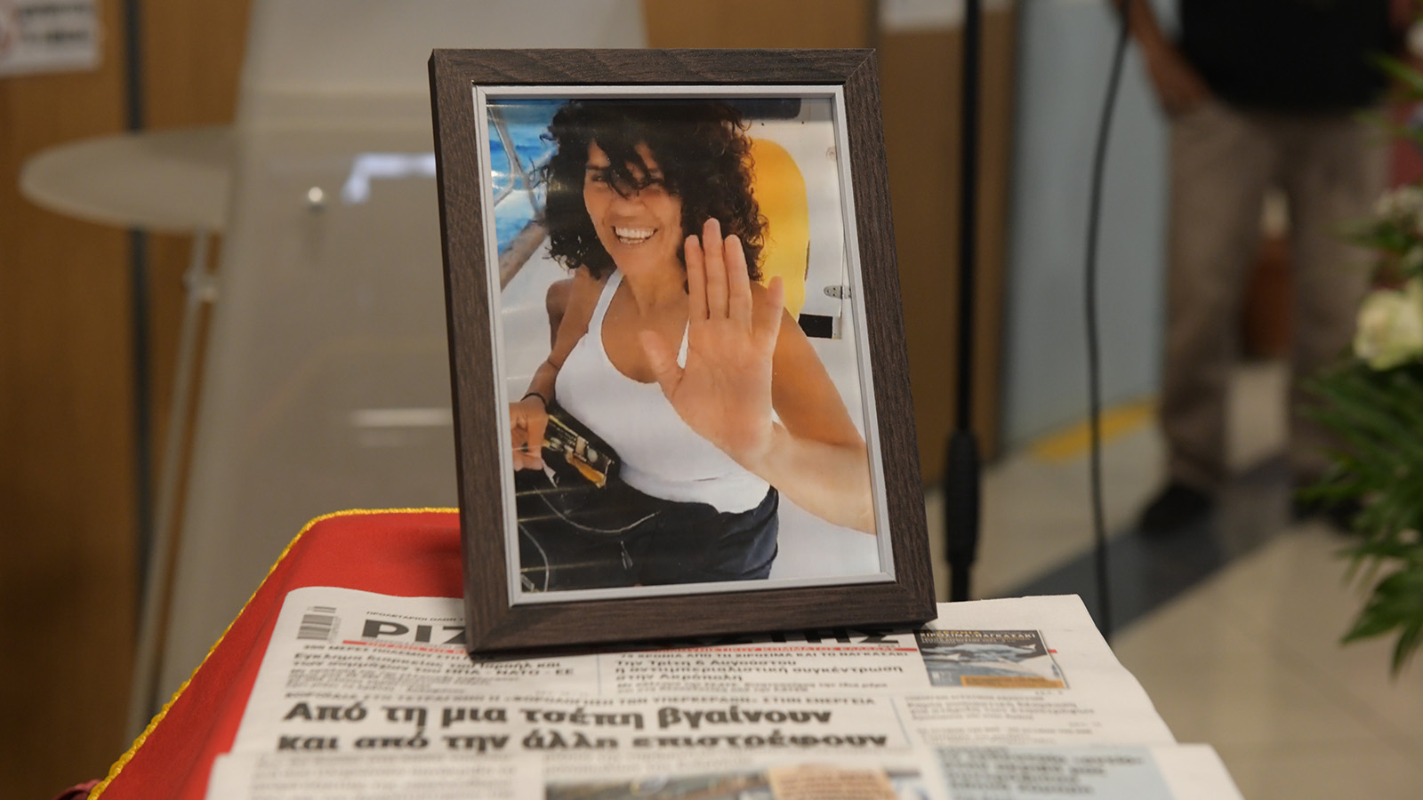 Πέραμα: Τελευταίος αποχαιρετισμός στην δημοσιογράφο Αθηνά Ζύμαρη