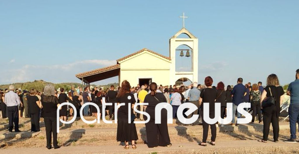 Πολύνεκρο τροχαίο στη Μεσσηνία: Σπαραγμός στην κηδεία της 12χρονης και του 44χρονου πατέρα της