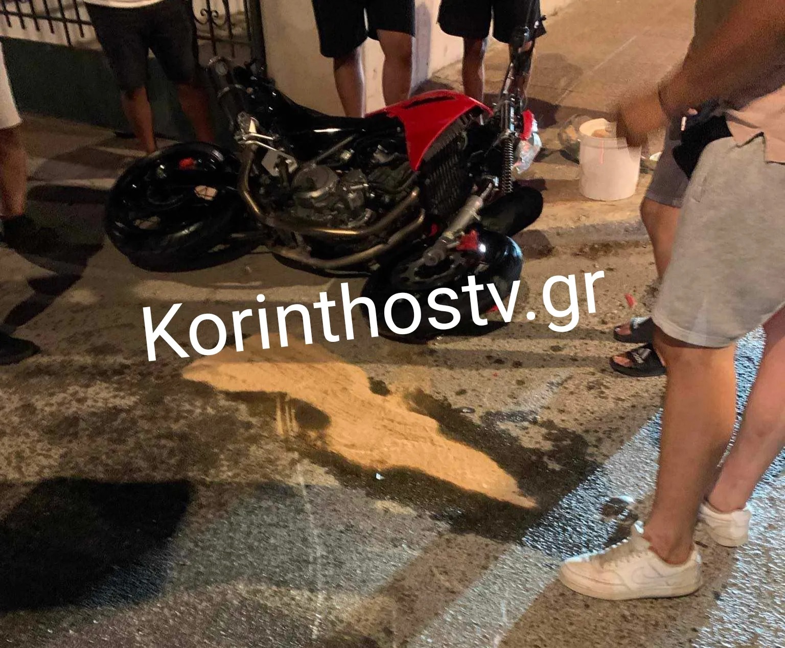 Τροχαίο ατύχημα στον Άσσο Κορινθίας: Μηχανή συγκρούστηκε με αυτοκίνητο – ΦΩΤΟ