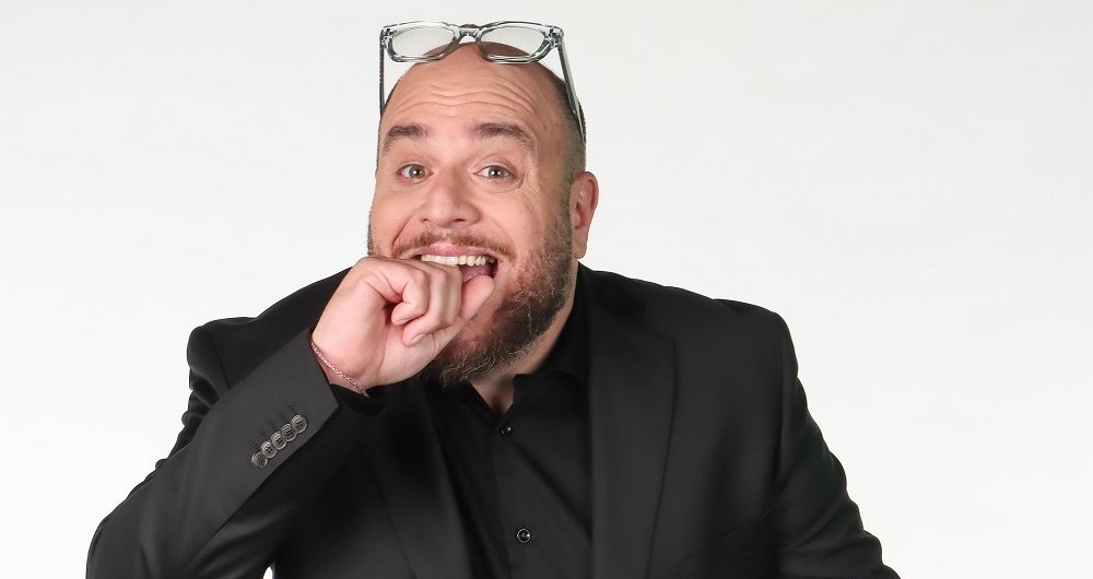 MY MAN CAN: Οι άντρες φορούν 12ποντες γόβες και φορτωμένοι με πράγματα, κάνουν… παρκούρ