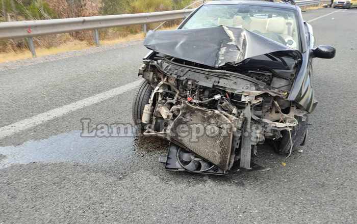Εθνική οδός Αθηνών – Λαμίας: Τροχαίο στο ύψος του Κάστρου, δύο τραυματίες – ΦΩΤΟ