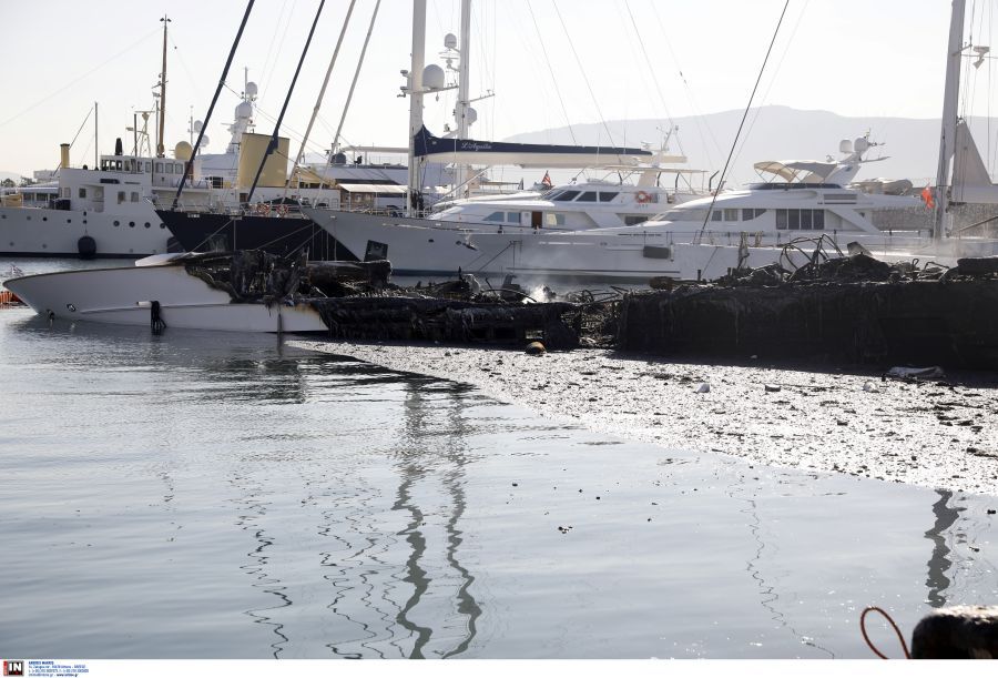 Μαρίνα Ζέας: Στα 30 εκατ. ευρώ οι ζημιές από τη φωτιά στα σκάφη – Δεκάδες εργαζόμενοι έμειναν άνεργοι