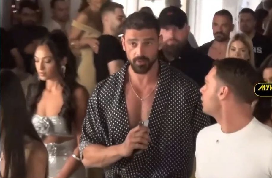 Μικέλε Μορόνε Μύκονος - Αντίδραση