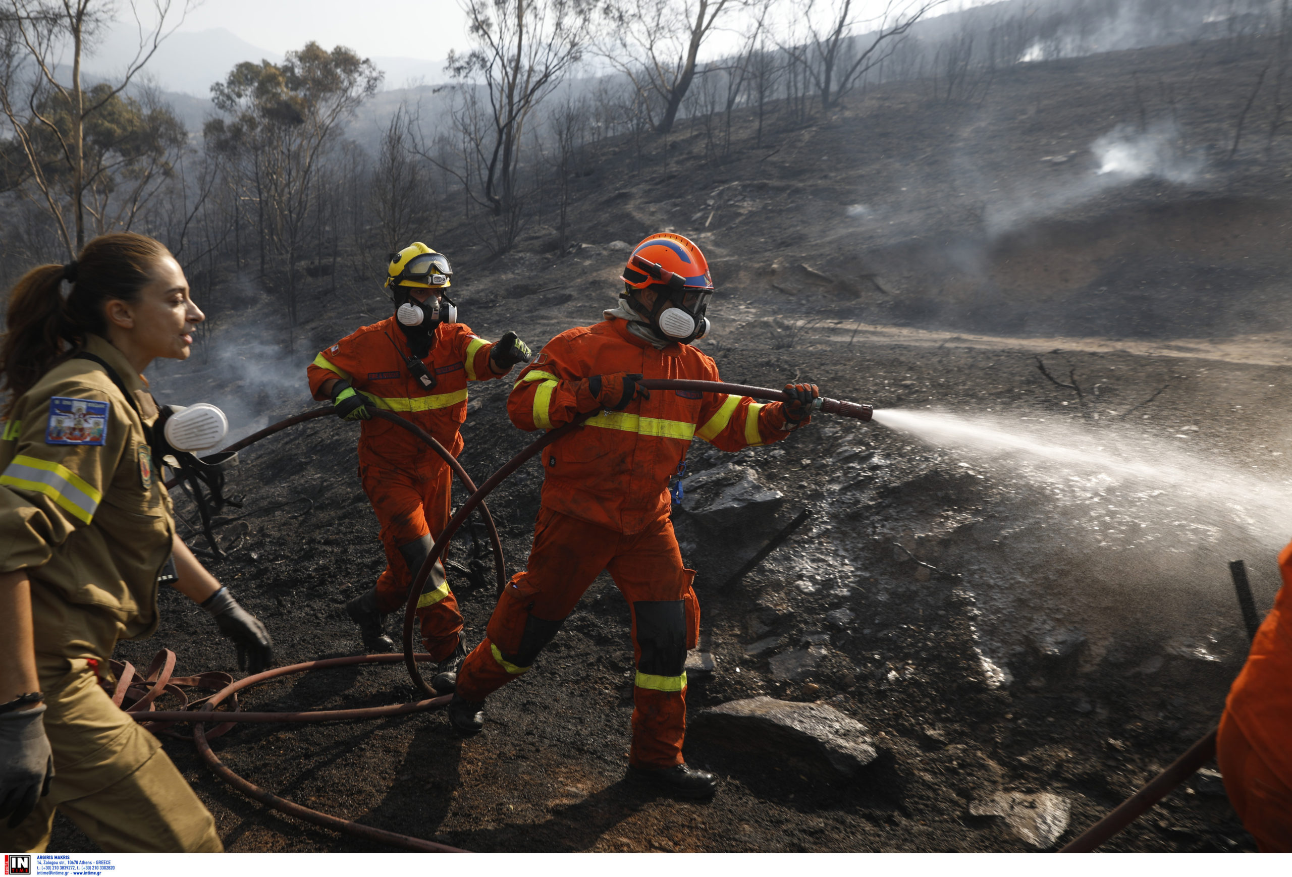 Φωτιά στη βορειοανατολική Αττική: «Φοβόμαστε τις αναζωπυρώσεις, έχουμε ζημιές σε σπίτια» λέει στο enikos.gr η δήμαρχος Πεντέλης