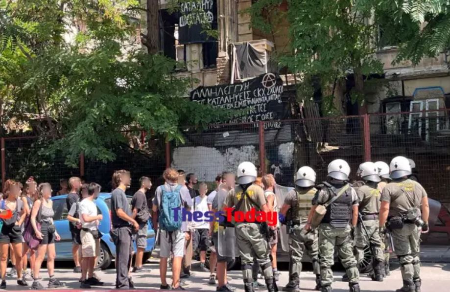 Θεσσαλονίκη: Επιχείρηση της ΕΛ.ΑΣ. στην κατάληψη Libertatia – Τουλάχιστον 11 προσαγωγές