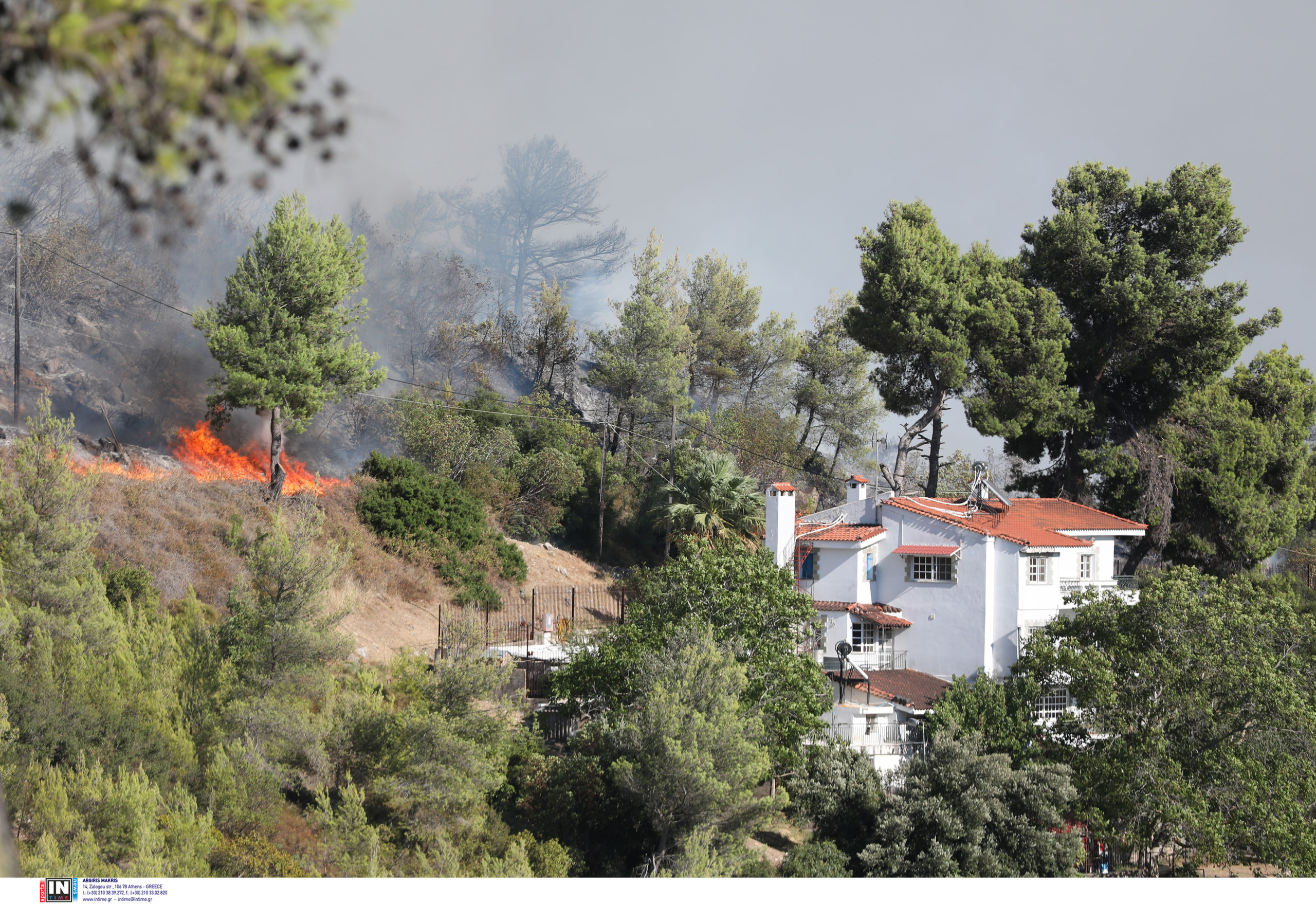 Φωτιά στον Βαρνάβα: Μήνυμα από το 112 για Σταμάτα, Ροδόπολη, Άγιο Στέφανο, και Διόνυσο – «Παραμείνετε σε ετοιμότητα»